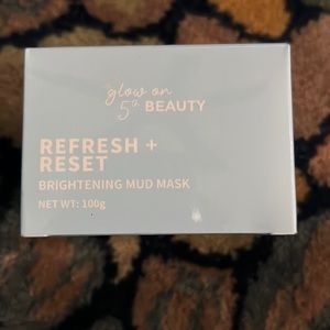 Glow on 5th Beauty Brightening Mud Mask